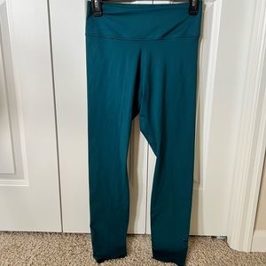 NIKE women’s teal cropped leggings- Size M